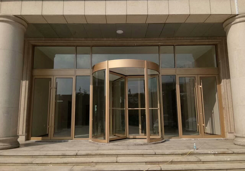威海旋转门安装案例