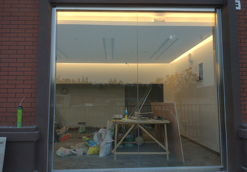 新悦城宜快宜慢店地簧门安装案例